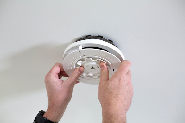 Anemostat Zehnder ComfoValve Luna pre prívod biely